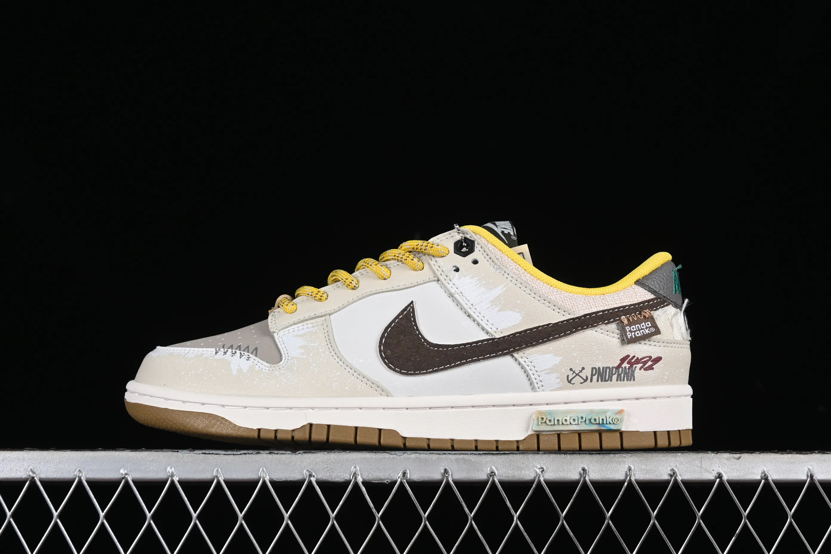 All Categories Nk SB Dunk Series Nk SB Dunk Low Low-top sneakers Nk Dunk Low Panda Prank Age of Sail Sail Yellow Brown SB strap low-top casual sneakers FV3629-371